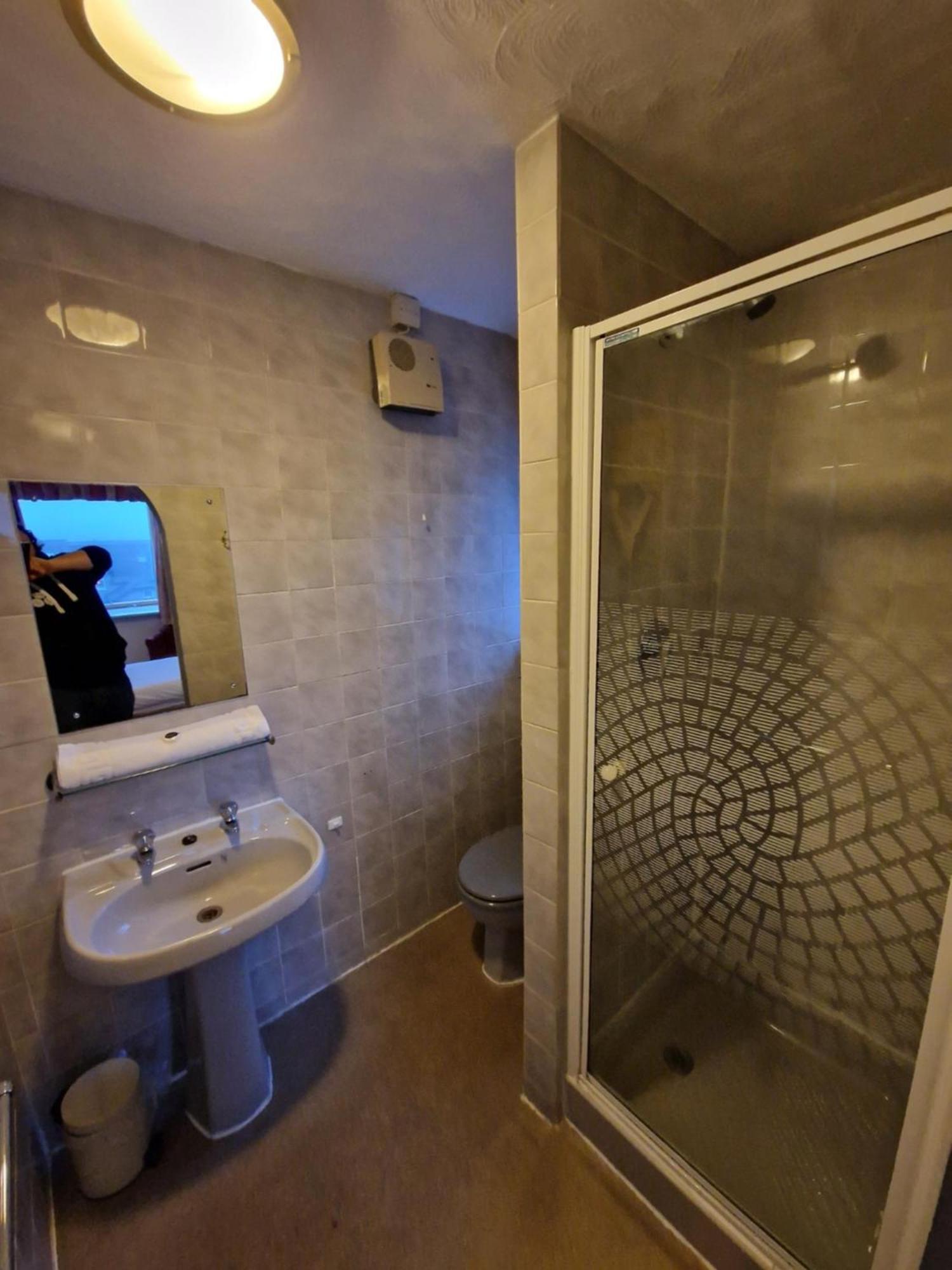 The Menai Hotel And Bar バンガー エクステリア 写真