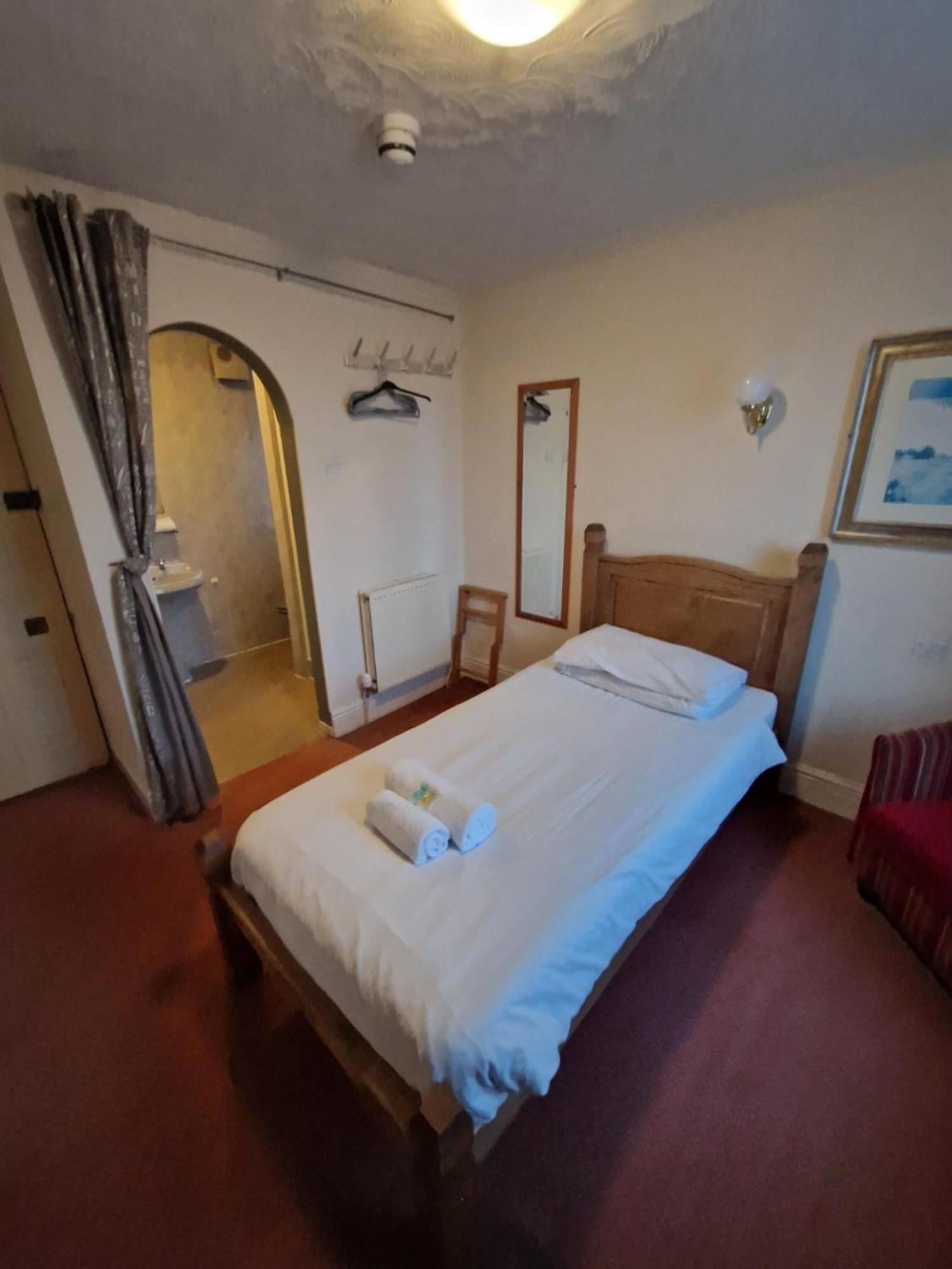 The Menai Hotel And Bar バンガー エクステリア 写真