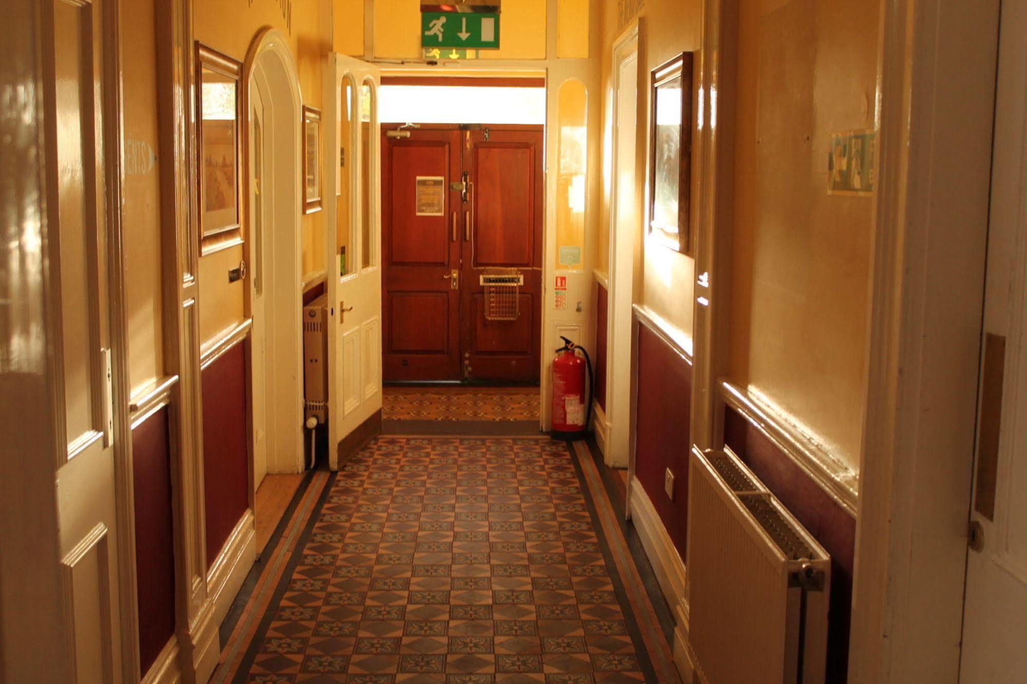 The Menai Hotel And Bar バンガー エクステリア 写真