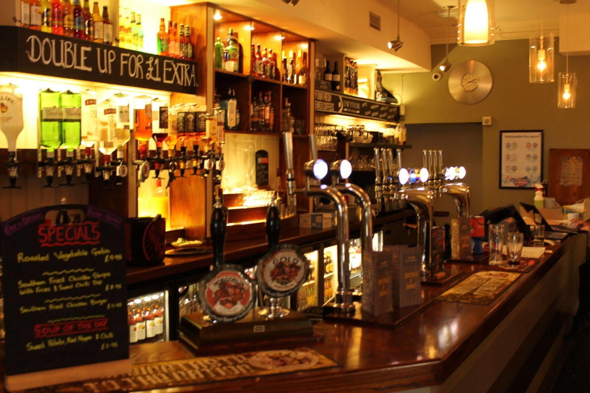 The Menai Hotel And Bar バンガー エクステリア 写真